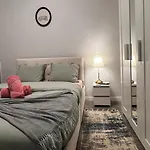 Chachino -5 Mins Walk To Train & Bus Station * Agualva-Cacem