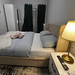 Chachino -5 Mins Walk To Train & Bus Station