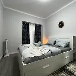 Apartment Chachino -5 Mins Walk To Train & Bus Station *