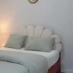 Apartment Chachino -5 Mins Walk To Train & Bus Station *