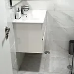 Apartment Chachino -5 Mins Walk To Train & Bus Station