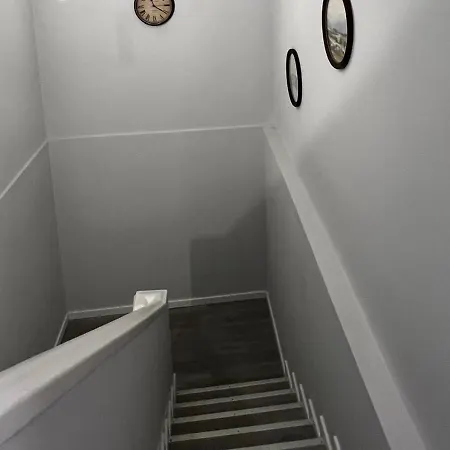 Chachino -5 Mins Walk To Train & Bus Station Apartment *