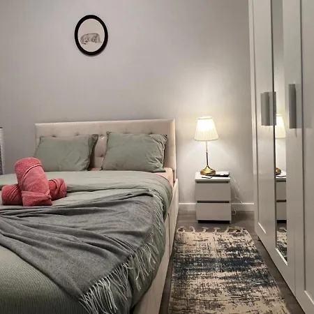 Chachino -5 Mins Walk To Train & Bus Station * Agualva-Cacem
