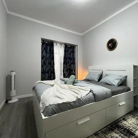 Apartamento Chachino -5 Mins Walk To Train & Bus Station *