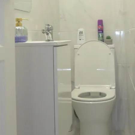 Chachino -5 Mins Walk To Train & Bus Station Apartment *