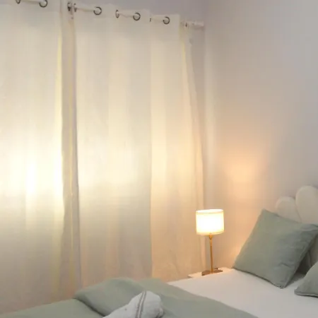 Apartment Chachino -5 Mins Walk To Train & Bus Station
