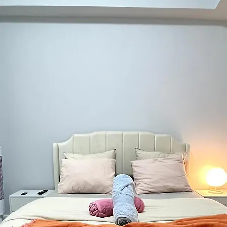 Apartment Chachino -5 Mins Walk To Train & Bus Station