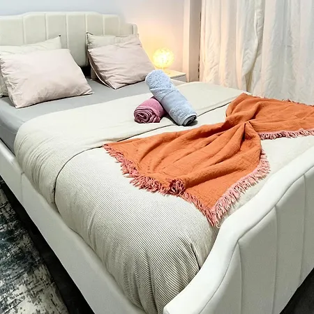 Chachino -5 Mins Walk To Train & Bus Station Apartamento