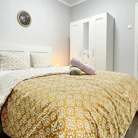 Chachino -5 Mins Walk To Train & Bus Station