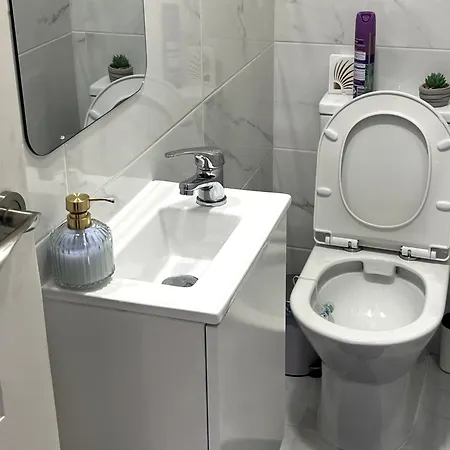 Chachino -5 Mins Walk To Train & Bus Station Apartment Agualva-Cacem