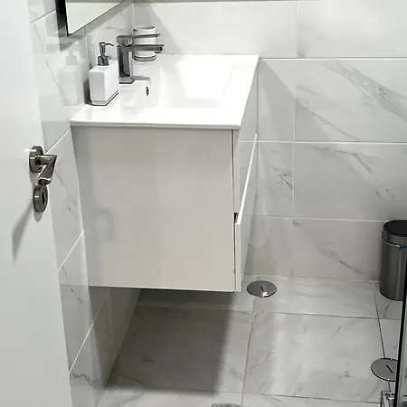 Apartamento Chachino -5 Mins Walk To Train & Bus Station