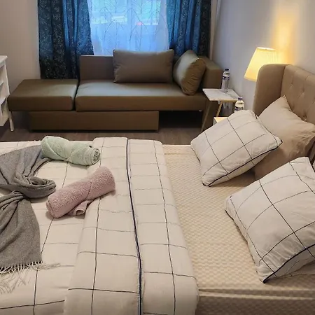 Chachino -5 Mins Walk To Train & Bus Station