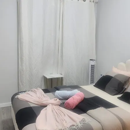 Apartment Chachino -5 Mins Walk To Train & Bus Station *