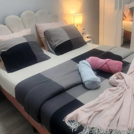 Appartamento Chachino -5 Mins Walk To Train & Bus Station