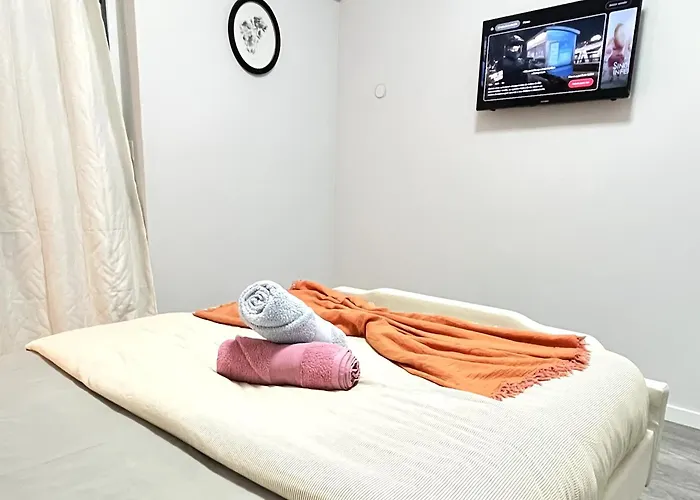 Chachino -5 Mins Walk To Train & Bus Station 公寓 *