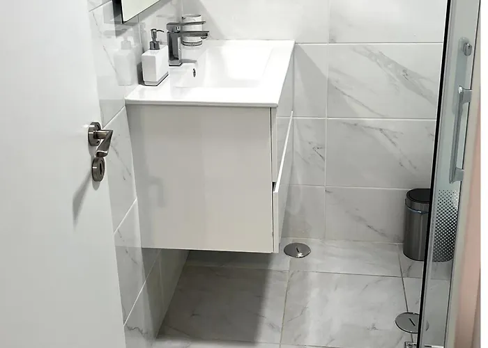 公寓 Chachino -5 Mins Walk To Train & Bus Station