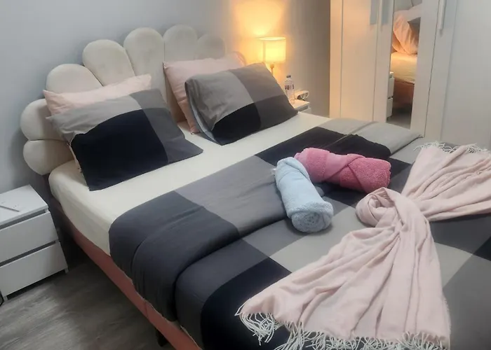 公寓 Chachino -5 Mins Walk To Train & Bus Station