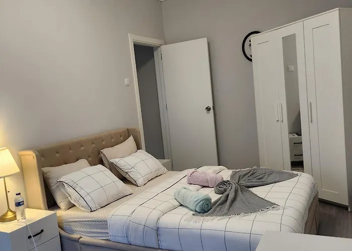 Chachino -5 Mins Walk To Train & Bus Station