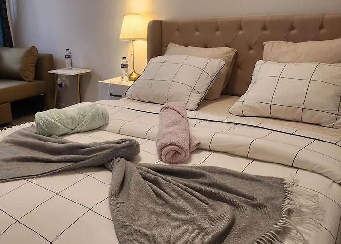 Chachino -5 Mins Walk To Train & Bus Station * Agualva-Cacem
